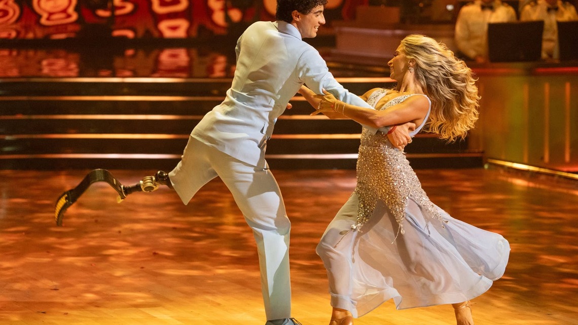 Are DWTS Judges Giving Ezra a "Free Pass" on Upper Body Stiffness? 