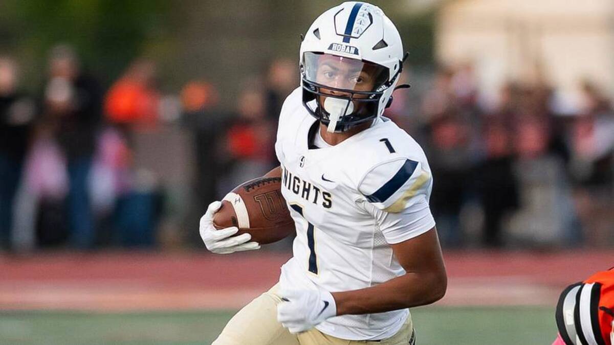  Archbishop Hoban's Elbert 'Roc' Hill IV runs with the ball in the first half of a football game against Central York at Panthers Stadium on Oct. 18, 2024, in Springettsbury Township. | Dan Rainville / USA TODAY NETWORK via Imagn Images 