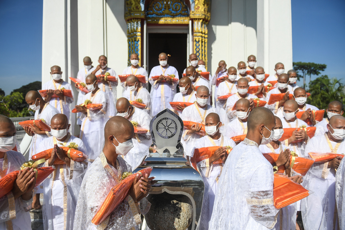 Officials pay their respects to Thailand's Princess Bajrakitiyabha during hospitalization after a heart problem, during a mass Buddhist novice monk ordination ceremony at Sukanthawat temple in Samut Prakan, Thailand, December 20, 2022. REUTERS/Chalinee Thirasupa