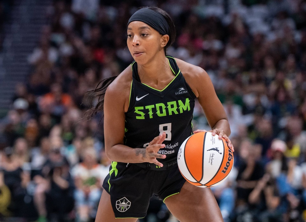  Former Seattle Storm guard Lexie Brown (8) dribbles the ball against the Dallas Wings. Stephen Brashear-Imagn Images