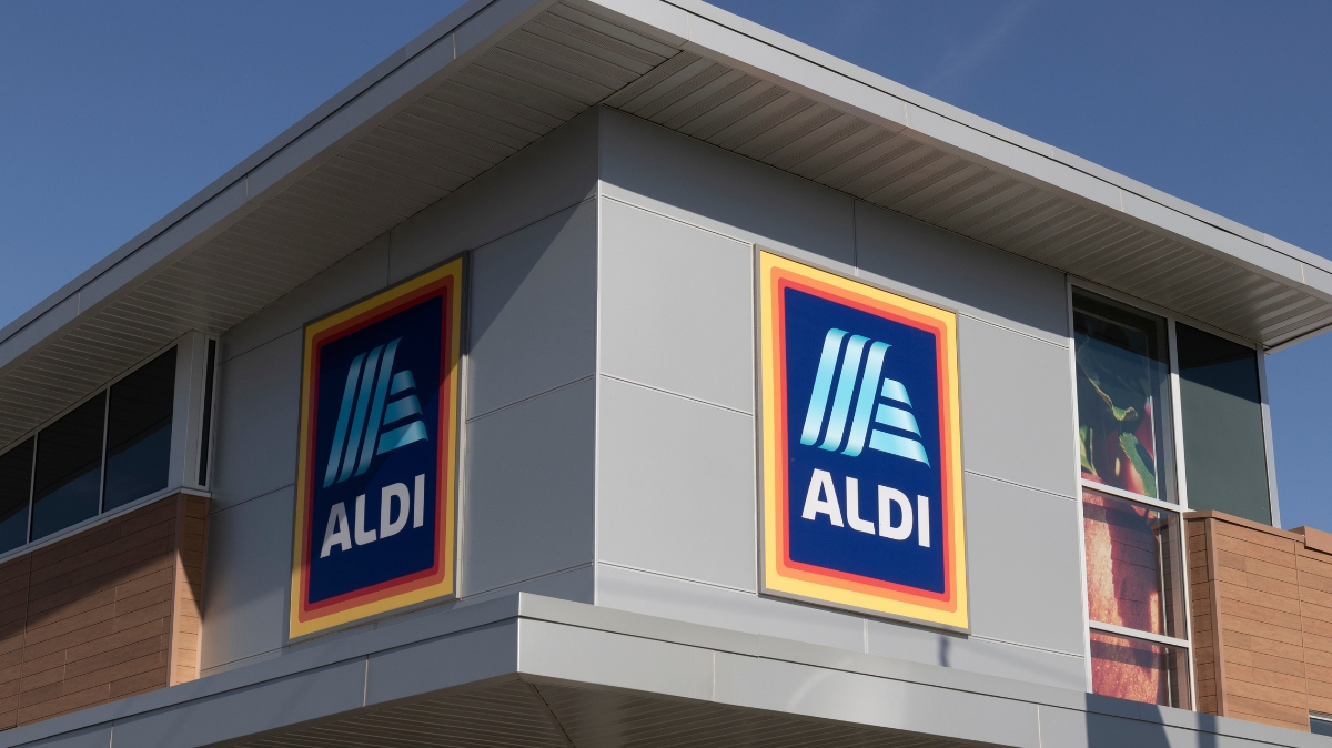 Aldi storefront.