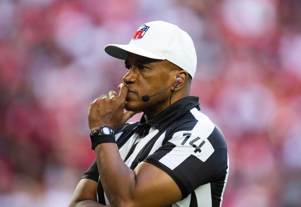  Jan 5, 2025; Glendale, Arizona, USA; NFL referee Shawn Smith during the Arizona Cardinals game against the San Francisco 49ers at State Farm Stadium. Mandatory Credit: Mark J. Rebilas-Imagn Images 