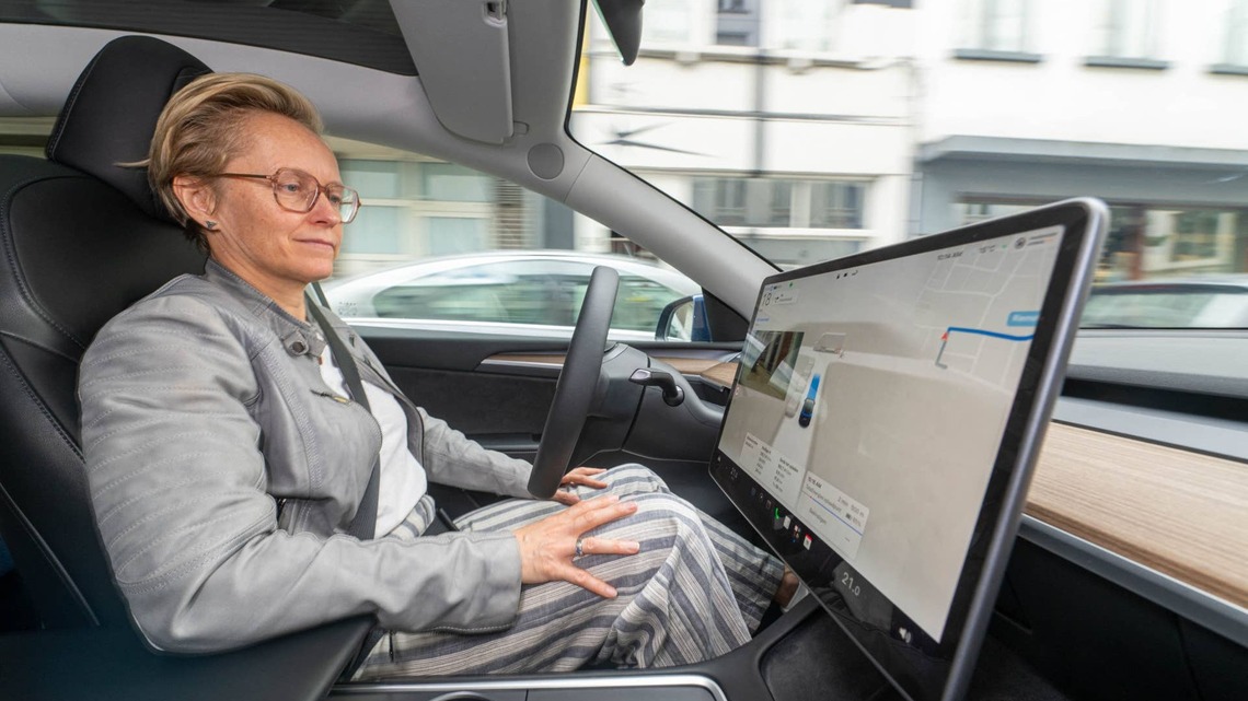 U.S. Senators say Tesla FSD data presents 'urgent safety problem' 
