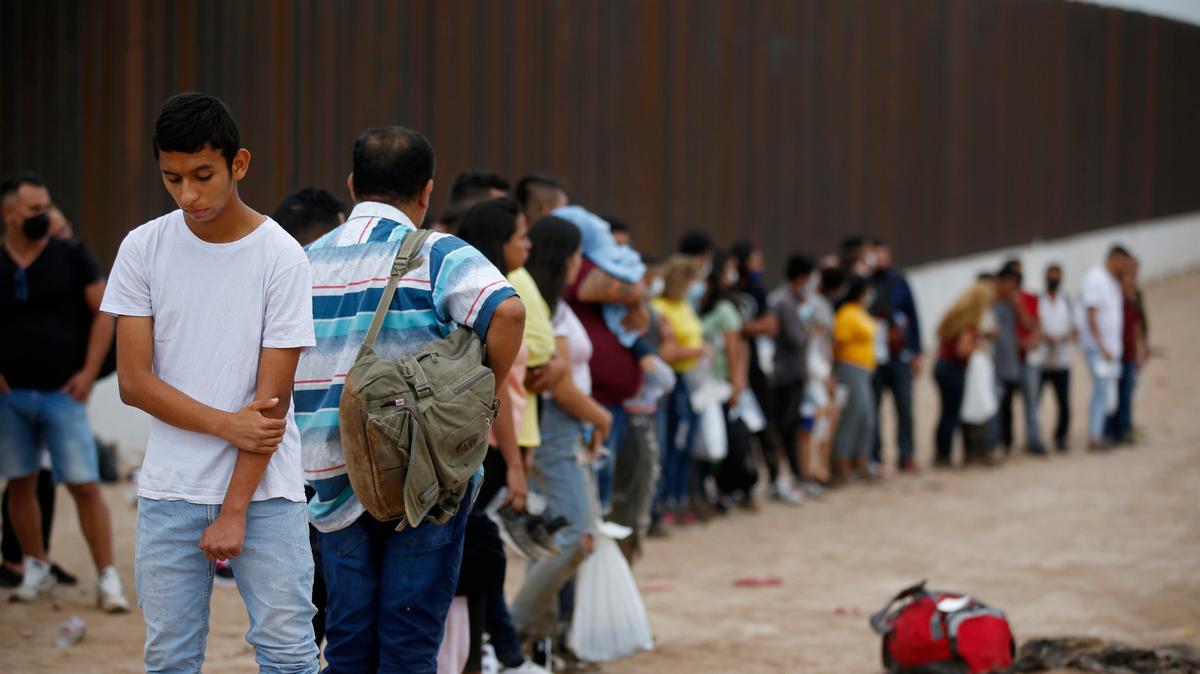 AP photo of migrants who had crossed the Rio Grande river into the U.S. waiting to be processed by U.S. Border Patrol agents in Eagle Pass, Texas, on May 20, 2022.