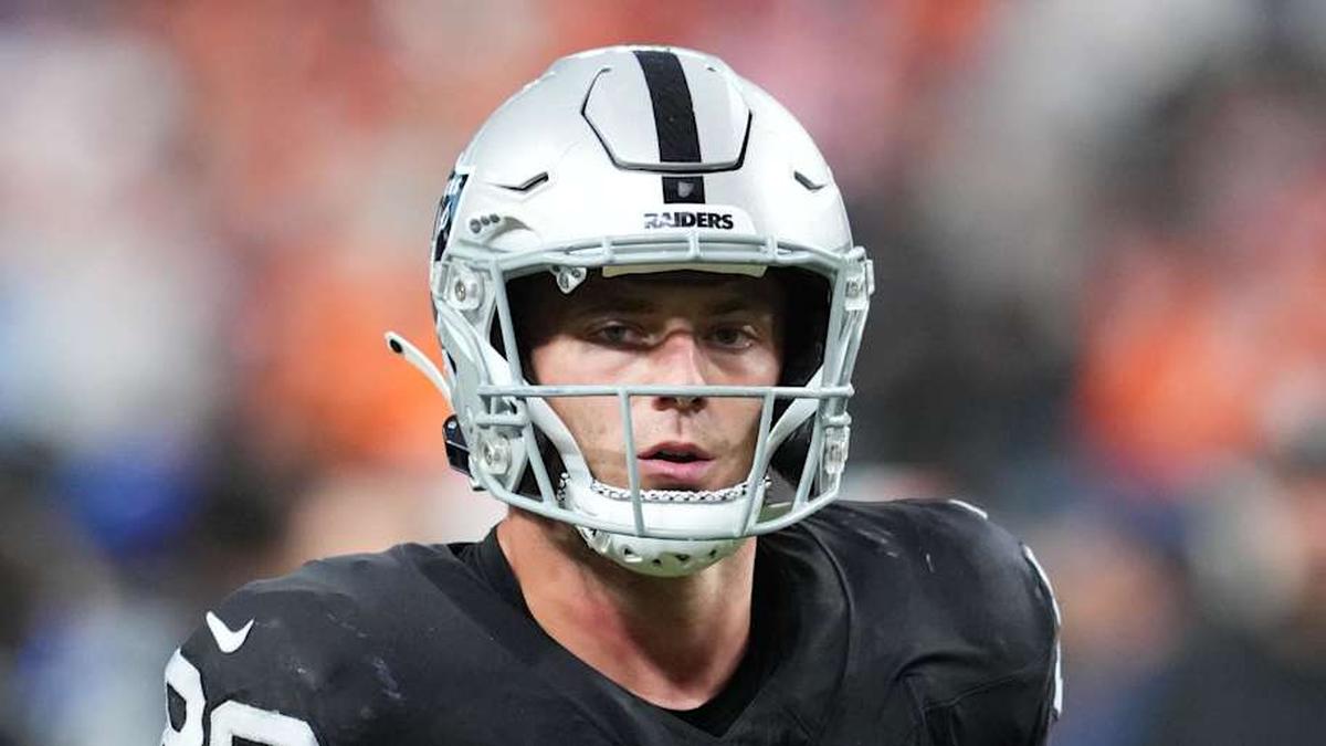  Dec 7, 2025; Paradise, Nevada, USA; Las Vegas Raiders tight end Brock Bowers (89) leaves the field following a game against the Denver Broncos at Allegiant Stadium. Mandatory Credit: Stephen R. Sylvanie-Imagn Images | Stephen R. Sylvanie-Imagn Images 