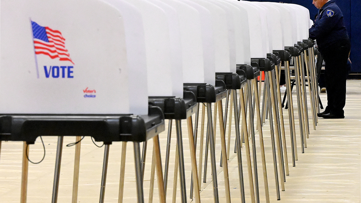 Chris Parr, right, marks his ballot at Manchester Valley High School, District 2, in Manchester, Maryland. (Jeffrey F. Bill/Carroll County Times/Baltimore Sun/TNS)