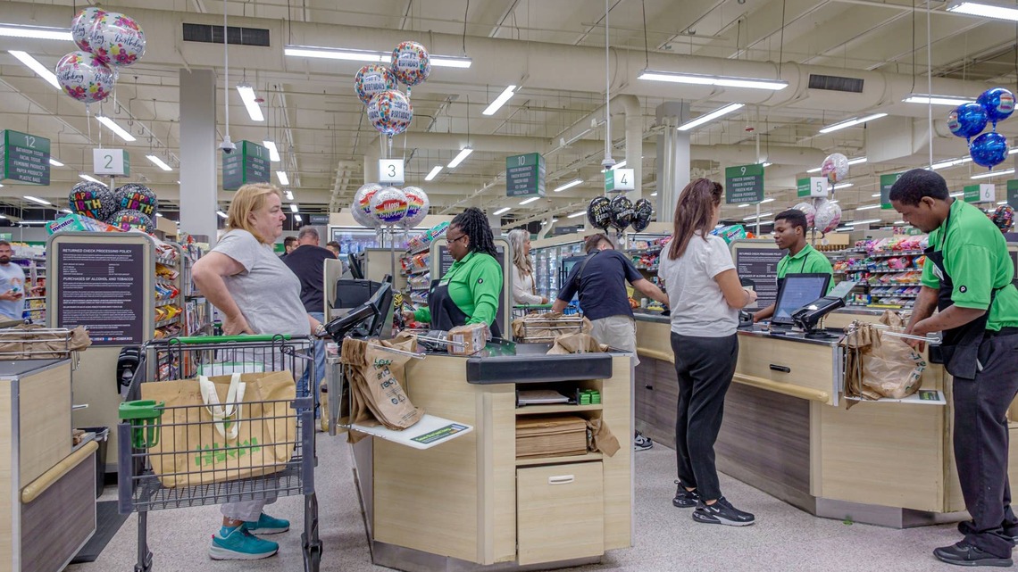 Publix adds viral dot cake to bakery as customers pull back 