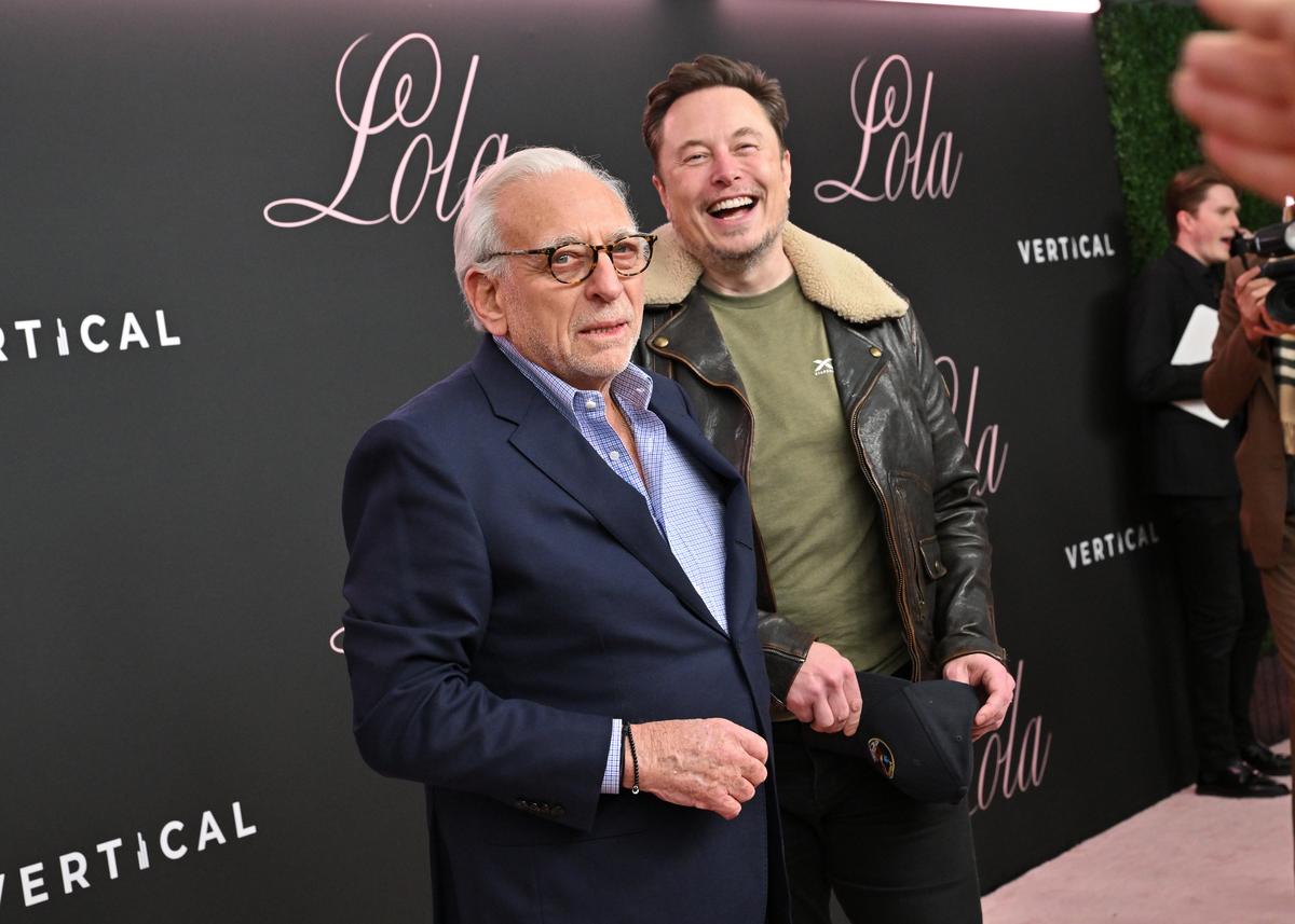  Nelson Peltz and Elon Musk attend the premiere of “Lola” at Regency Bruin Theatre on February 03, 2024 in Los Angeles, California. 