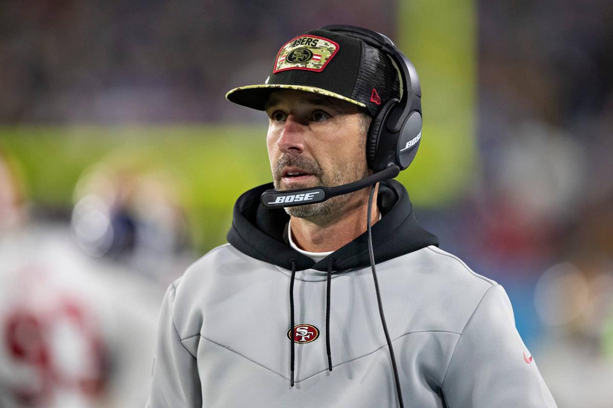  NASHVILLE, TENNESSEE - DECEMBER 23: Head Coach Kyle Shanahan of the San Francisco 49ers on the sidelines during a game against the Tennessee Titans at Nissan Stadium on December 23, 2021 in Nashville, Tennessee. The Titans defeated the 49ers 20-17. (Photo by Wesley Hitt/Getty Images) 
