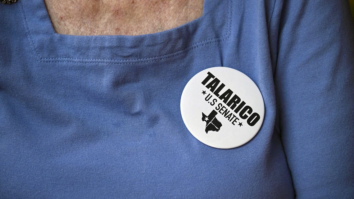 Robin Abcarian: Democrats put forward two styles of American masculinity 