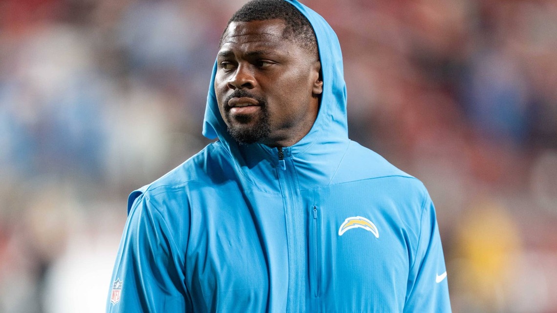 Khalil Mack returned to Fort Pierce, Florida in 2019; he paid off $80,000 in layaway orders at the local Walmart 