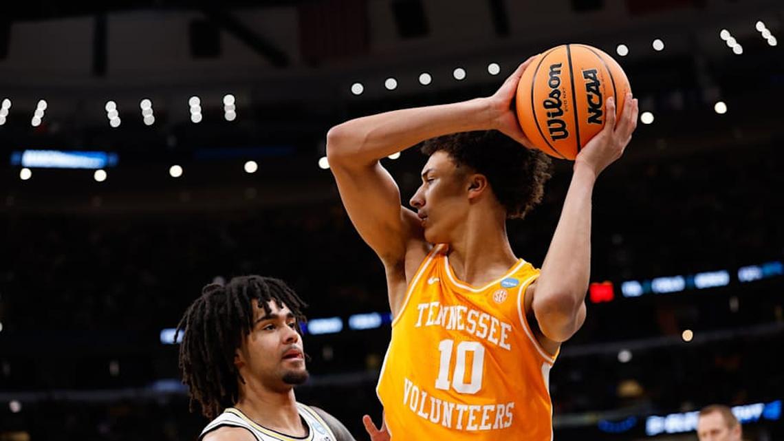  Mar 29, 2026; Chicago, IL, USA; Tennessee Volunteers forward Nate Ament (10) looks to pass while defended by Michigan Wolverines guard Elliot Cadeau (3) in the first half during an Elite Eight game of the Midwest Regional of the men's 2026 NCAA Tournament at United Center. Mandatory Credit: Kamil Krzaczynski-Imagn Images | Kamil Krzaczynski-Imagn Images 