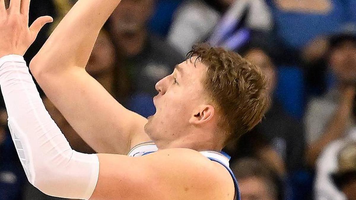  Feb 21, 2026; Los Angeles, California, USA; UCLA forward Tyler Bilodeau (34) shoots over Illinois guard Kylan Boswell (4) and Illinois center Zvonimir Ivisic (44) during overtime at Pauley Pavilion presented by Wescom Financial. Mandatory Credit: Robert Hanashiro-Imagn Images | Robert Hanashiro-Imagn Images 