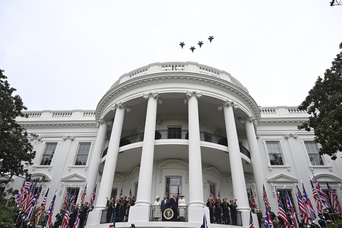 From right: first lady Melania Trump, President Donald Trump, King Charles III, and Queen Camilla as F-35 fighter jets pass overhead from a balcony of the White House during an arrival ceremony in Washington, on Tuesday, April 28, 2026. (Kenny Holston/The New York Times)