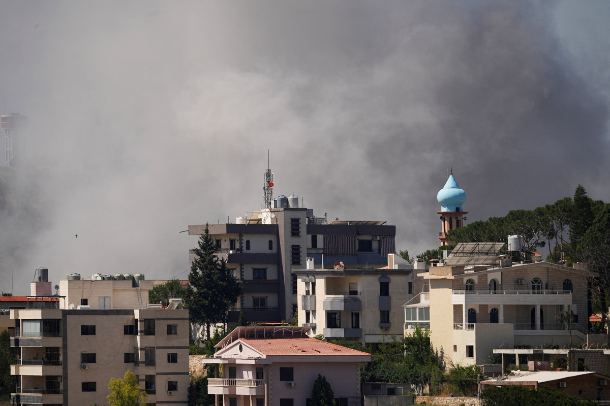 Smoke billows from southern Lebanon, following Israeli strikes, as seen from Nabatieh, Lebanon, June 7, 2026. REUTERS/Stringer