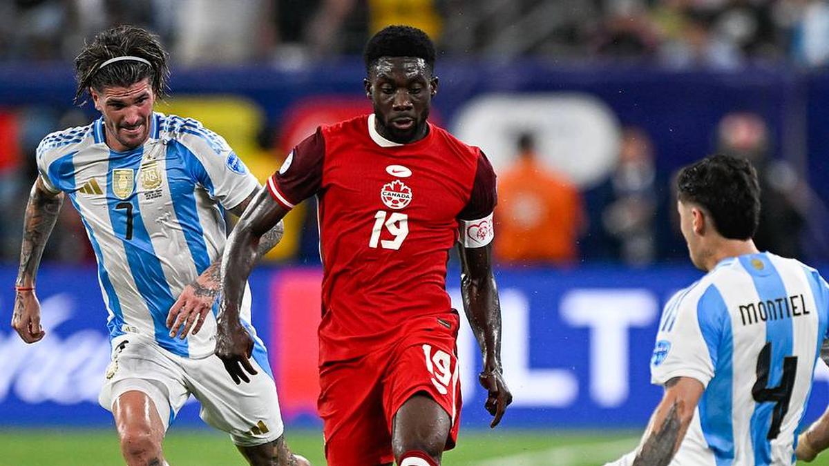  The return of Alphonso Davies (center) could bring Canada back to the form they showed at the 2024 Copa América. | Pablo Morano/BSR Agency/Getty Images 