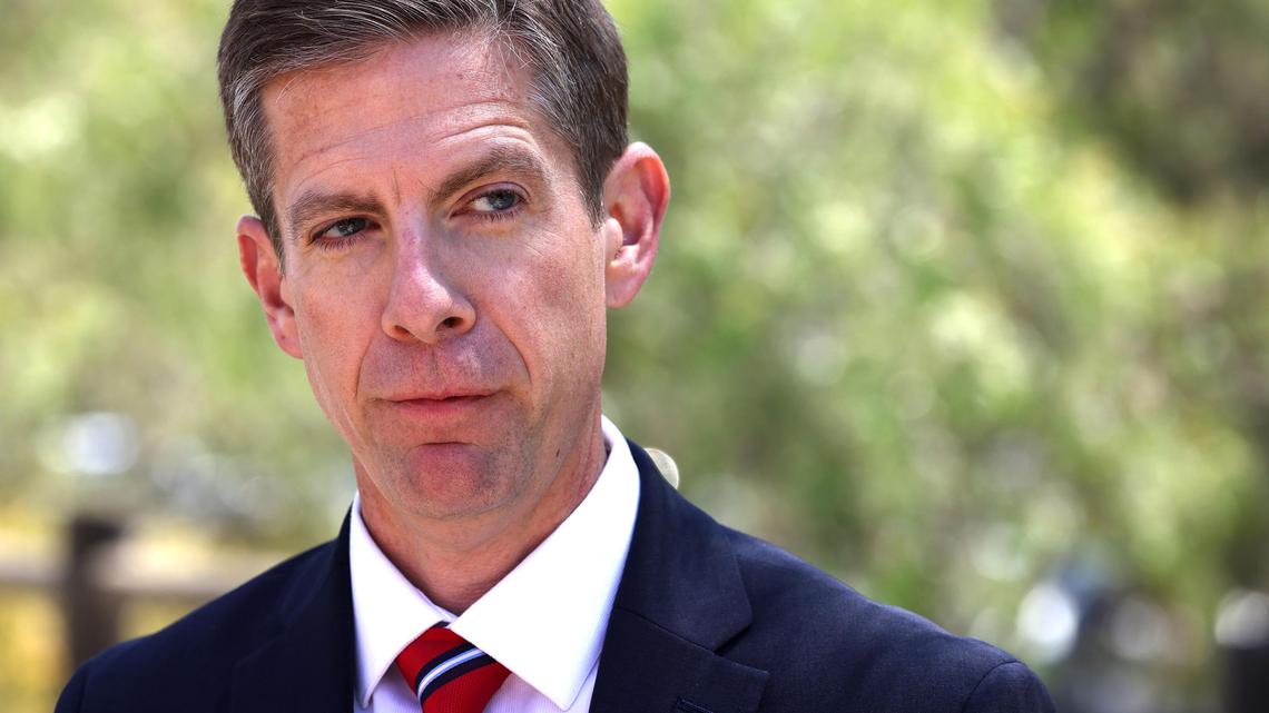 ICE puts new restrictions on members of Congress inspecting detention centers 