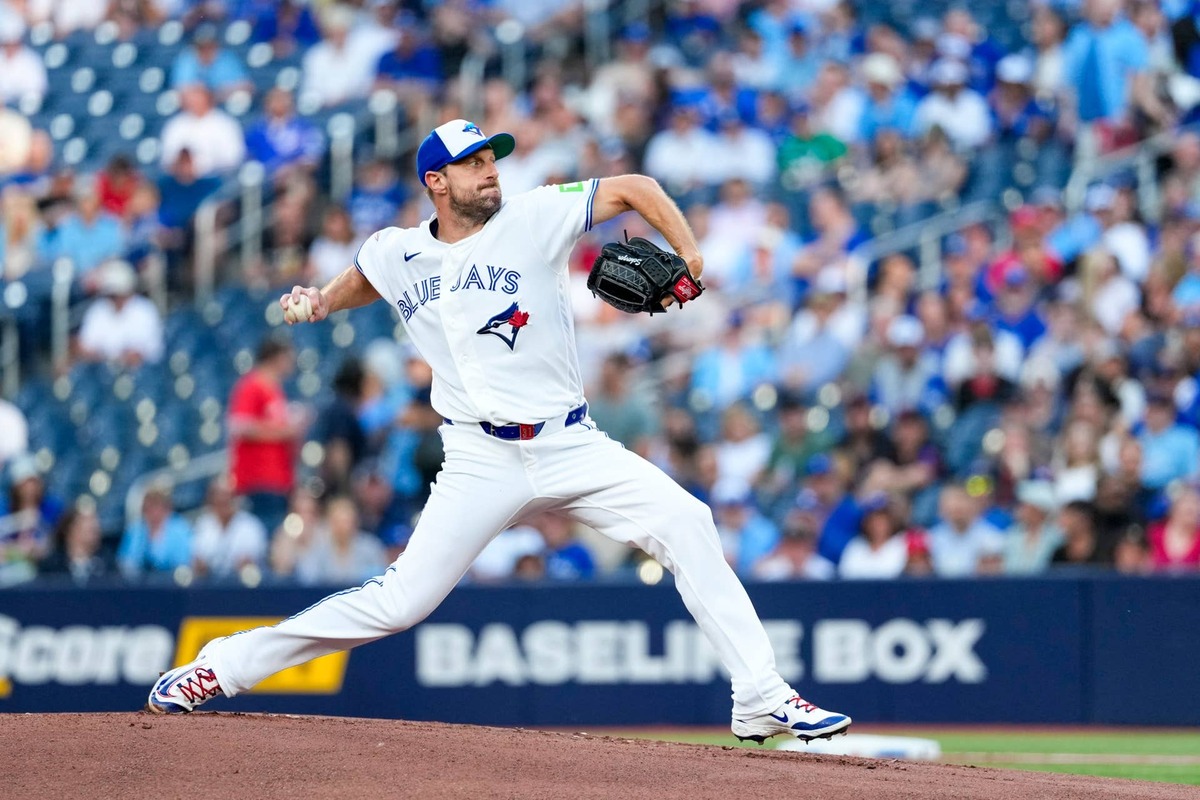  Toronto Blue Jays pitcher Max Scherzer (31) against the Philadelphia Phillies. © Kevin Sousa-Imagn Images