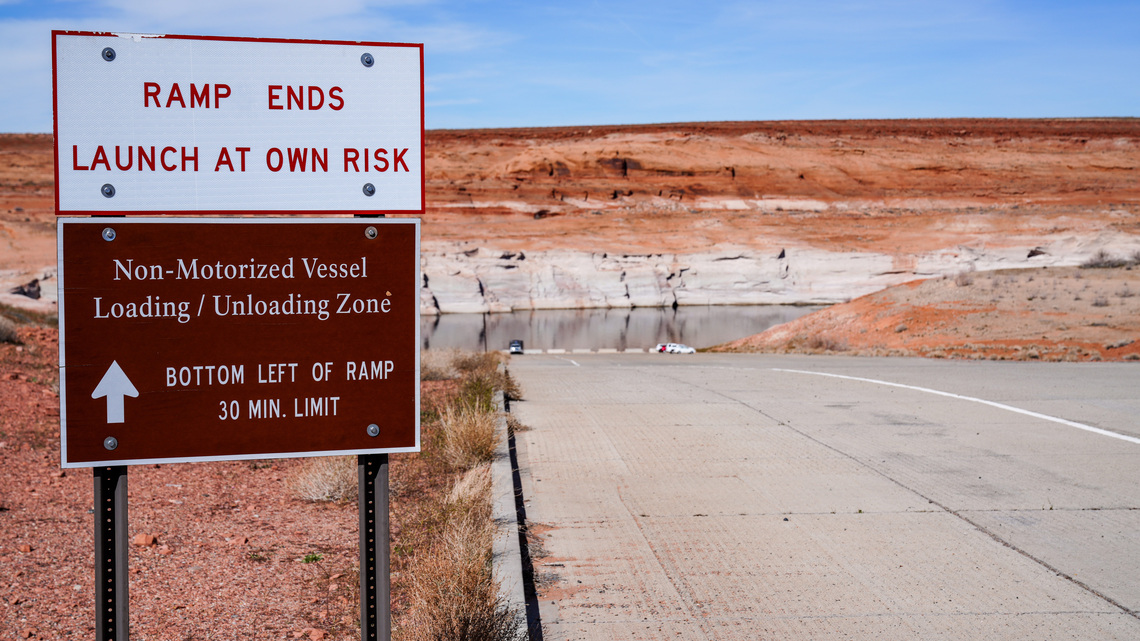As the second-largest reservoir in the nation drops, so does tourism 