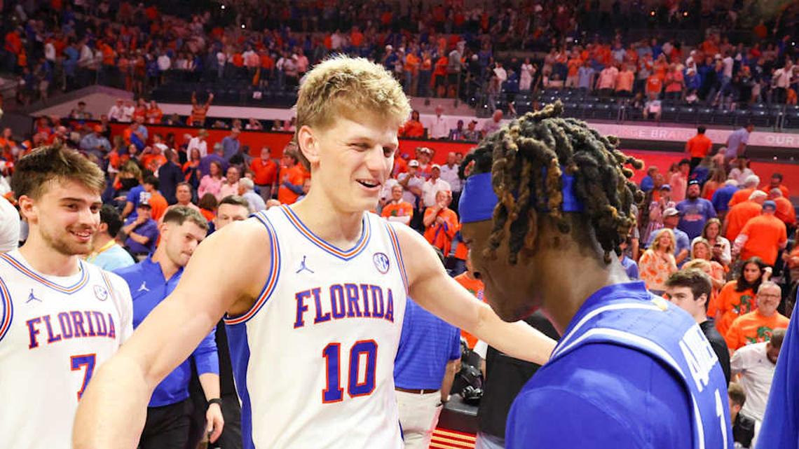  Florida forward Thomas Haugh (10) greets former Gator Kentucky guard Denzel Aberdeen. | Alan Youngblood/Gainesville Sun / USA TODAY NETWORK via Imagn Images 