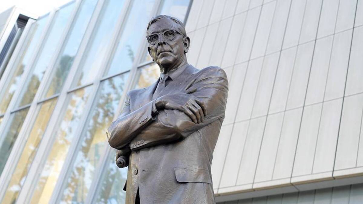  Jan 7, 2025; Los Angeles, California, USA; A statue of former UCLA Bruins coach John Wooden at Pauley Pavilion presented by Wescom. Mandatory Credit: Kirby Lee-Imagn Images | Kirby Lee-Imagn Images 