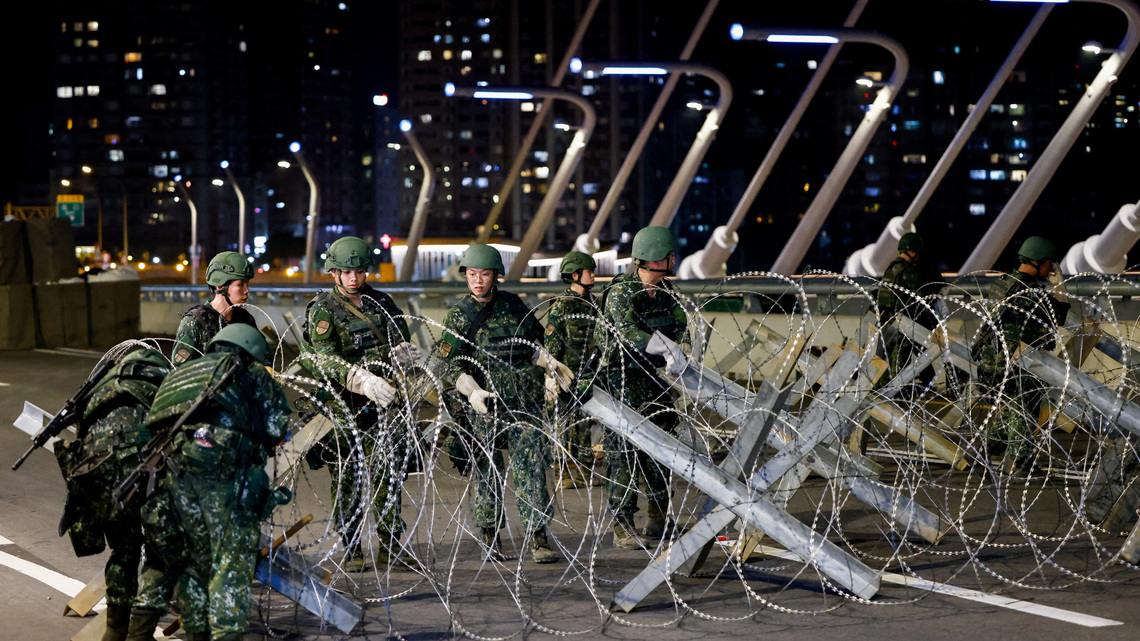 Taiwan troops rehearse sealing off key bridge at strategic chokepoint during war games 