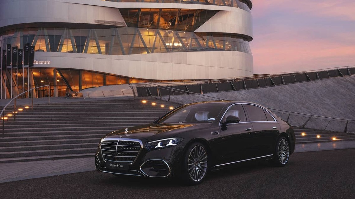 We Compared the 2027 BMW 7 Series and Mercedes-Benz S-Class. One Comes Out Ahead 