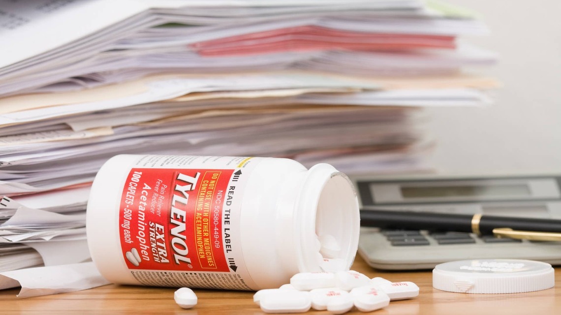 3 Hepatologists Are Begging People To Stop Combining This One Thing With Tylenol 