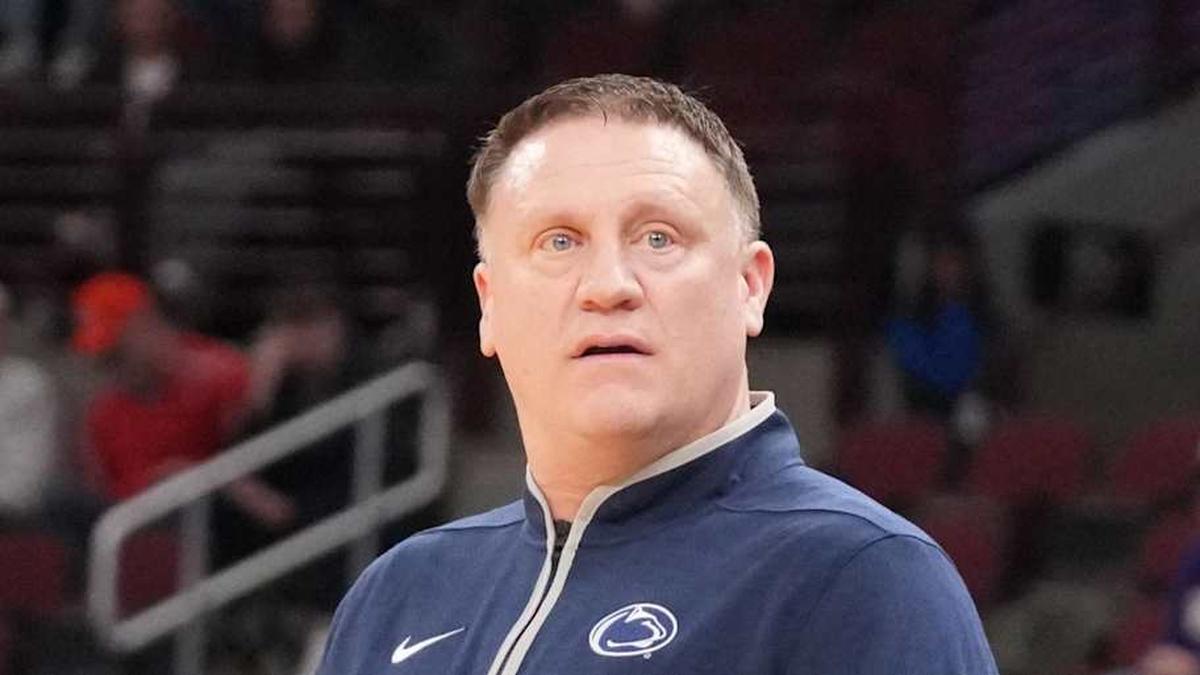  Mar 10, 2026; Chicago, IL, USA; Penn State Nittany Lions head coach Mike Rhoades gestures to his team against the Northwestern Wildcats during the first half at United Center. Mandatory Credit: David Banks-Imagn Images | David Banks-Imagn Images 