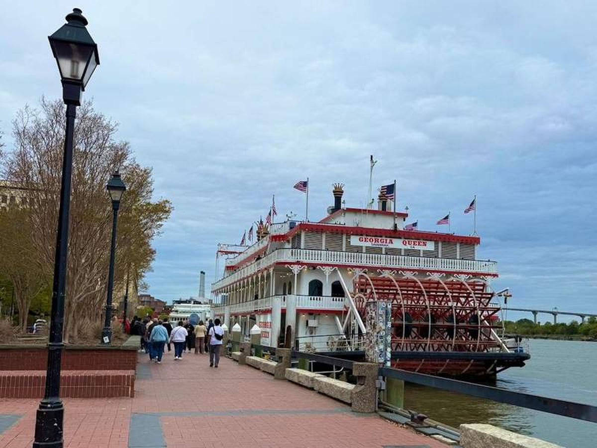  The riverfront walkway along the Savannah River, with the Georgia Queen paddle boat awaiting passengers. Photo credit: Sharon Kurtz 