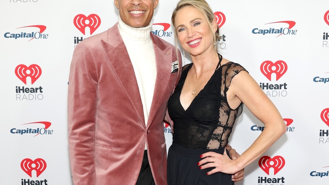 Amy Robach and T.J. Holmes Marry in Private Arkansas Wedding 