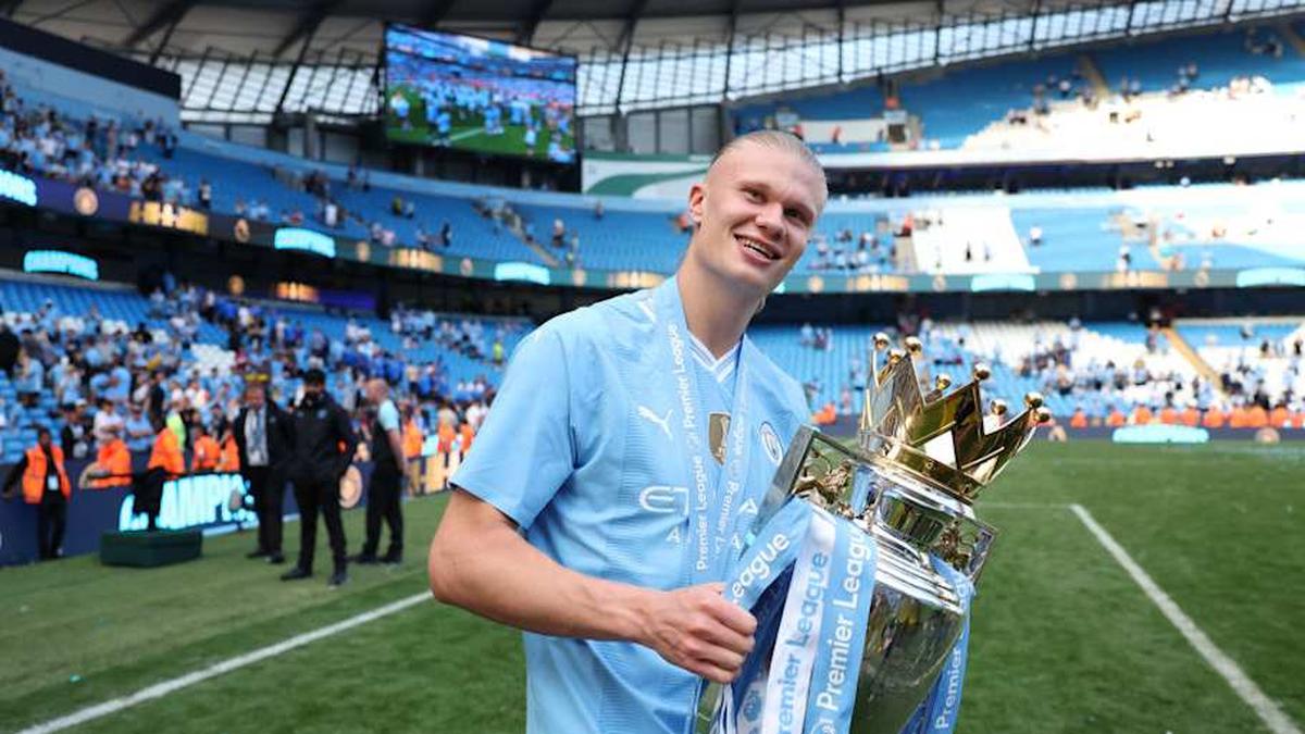  Haaland is seeking to add a third Premier League trophy to his cabinet. | Alex Livesey/Danehouse/Getty Images 