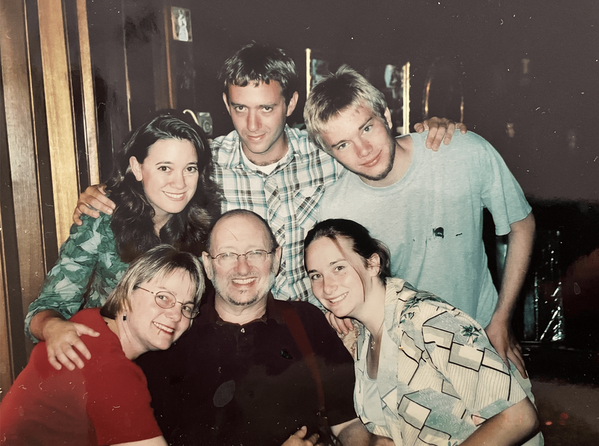  This 2002 photo was the last one taken of the entire Hartman family. Clockwise from bottom left: Ellyn, Karen, Aaron, Benjamin, Katie, Gary. (Photo courtesy of Karen Hartman) 