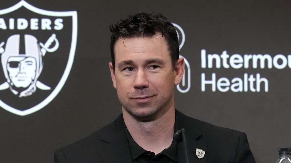  Apr 24, 2026; Henderson, NV, USA; Las Vegas Raiders coach Klint Kubiak at press conference at Intermountain Health Performance Center. Mandatory Credit: Kirby Lee-Imagn Images | Kirby Lee-Imagn Images 
