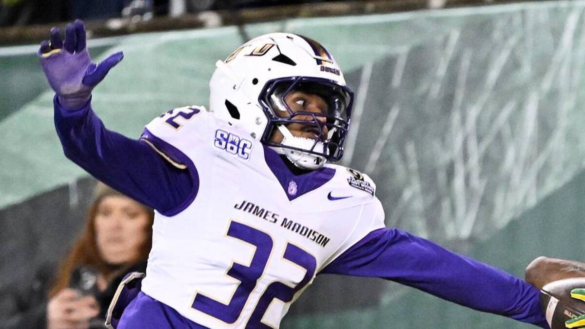  Dec 20, 2025; Eugene, OR, USA; Oregon Ducks wide receiver Jeremiah McClellan (11) makes a catch for a touchdown as James Madison Dukes defensive back DJ Barksdale (32) defends during the second quarter at Autzen Stadium. Mandatory Credit: Craig Strobeck-Imagn Images | Craig Strobeck-Imagn Images 