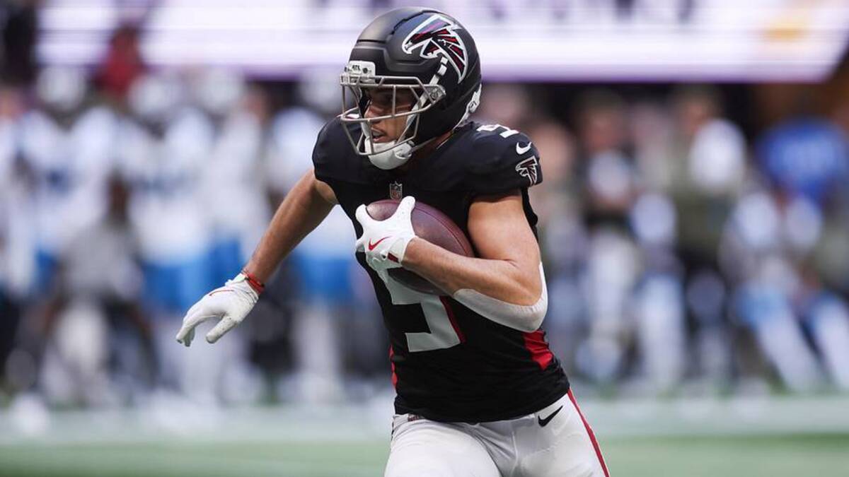  Atlanta Falcons wide receiver Drake London (5) runs the ball in the first quarter against the Carolina Panthers at Mercedes-Benz Stadium. | Brett Davis-Imagn Images 