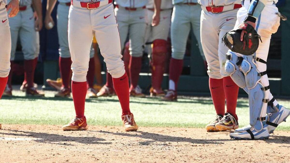  Jun 5, 2026; Chapel Hill, NC, USA; USC infielder Dean Carpentier (6) and teammates celebrate his grand slam against the North Carolina Tar Heels in the sixth inning at Boshamer Stadium. Mandatory Credit: Zachary Taft-Imagn Images | Zachary Taft-Imagn Images 