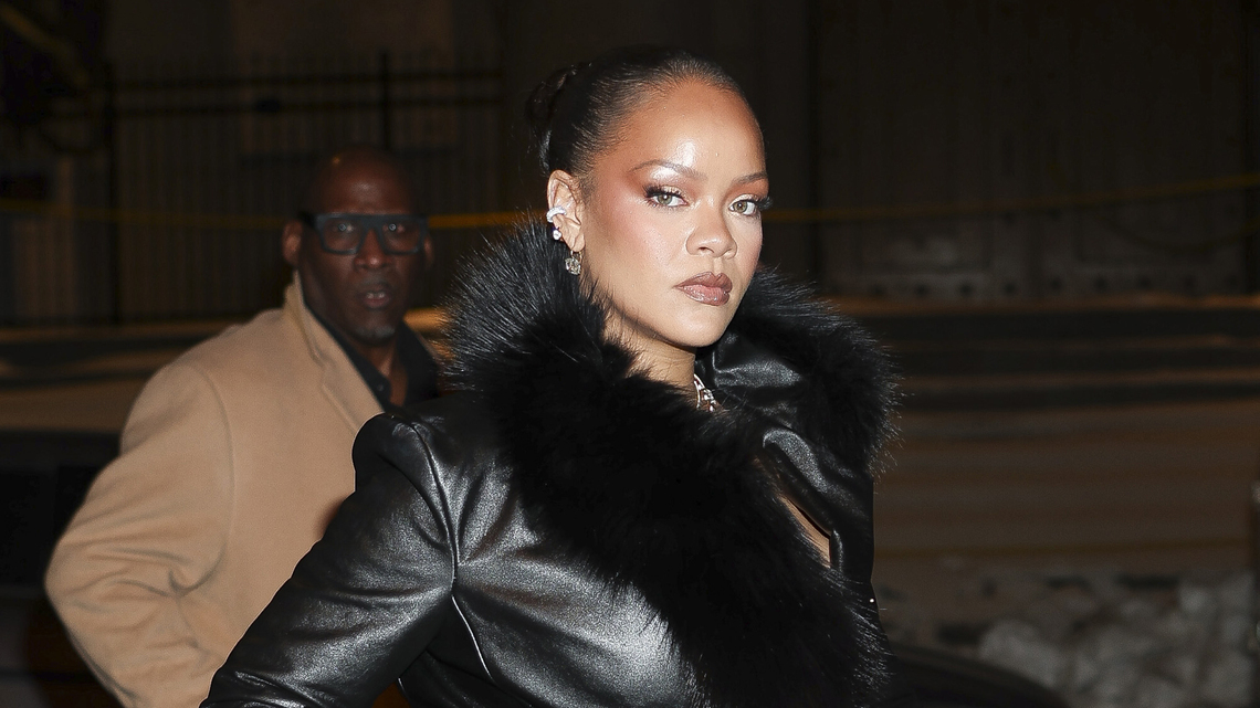 Rihanna's Leg-Lengthening Denim Style Is a Fall Fashion Must-Have 