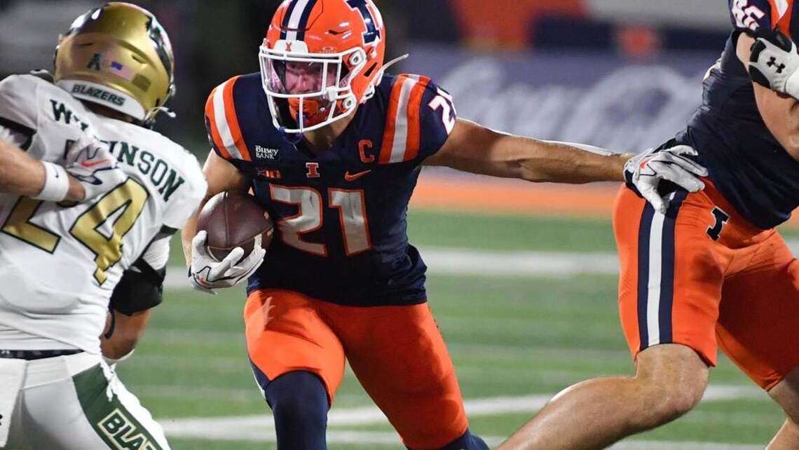 Pre-halftime Hail Mary sparks Illinois to victory over UAB 