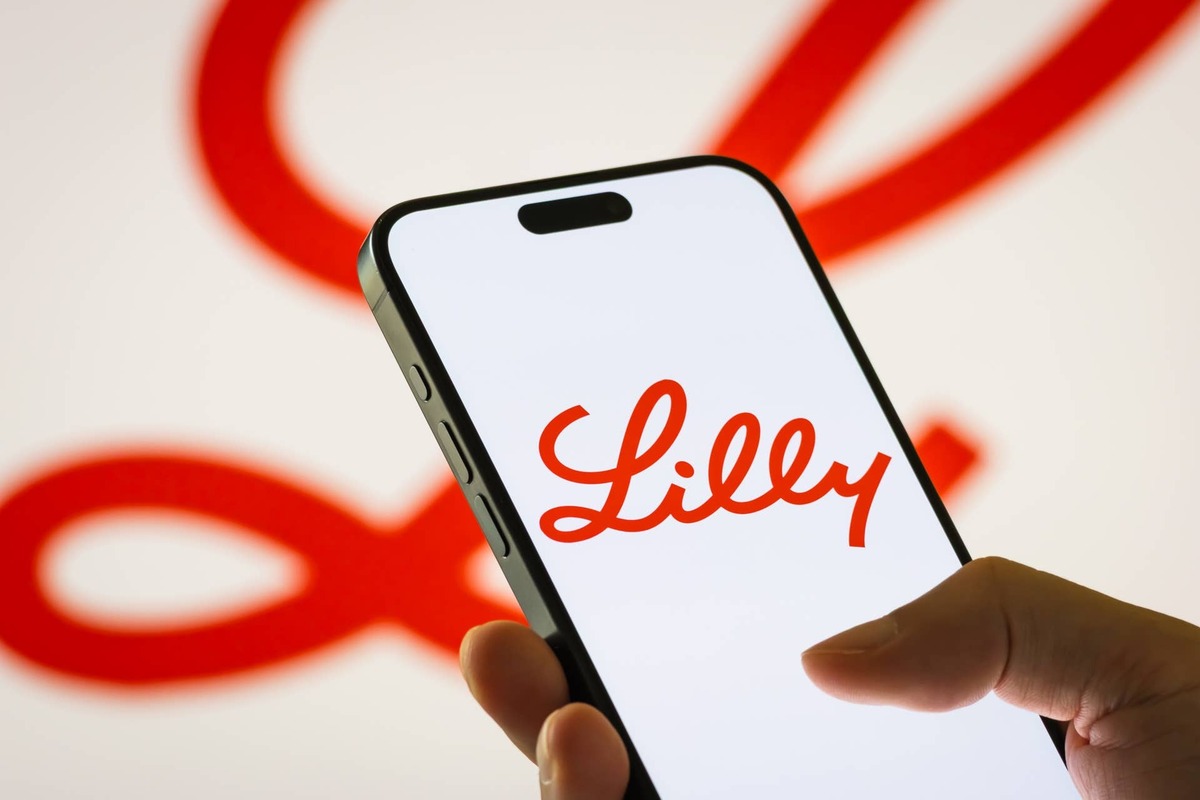  Eli Lilly CEO Dave Ricks said Germany risks falling to last place among European pharmaceutical markets if proposed healthcare reforms pass. 