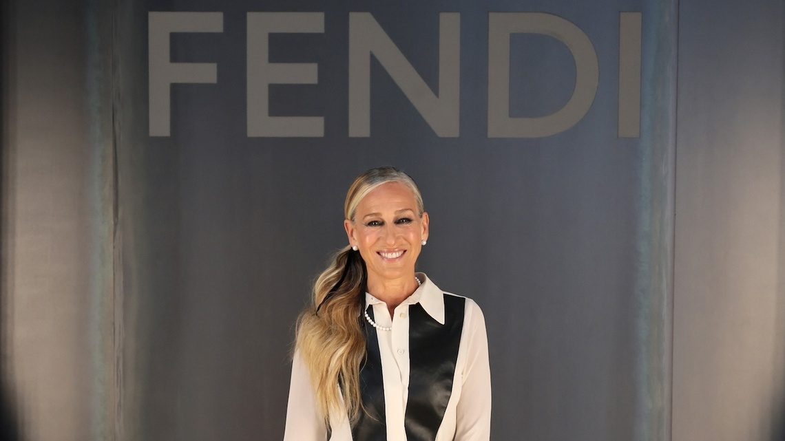 Sarah Jessica Parker Attends Paris Fashion Week With ‘SATC'-Approved Bag 