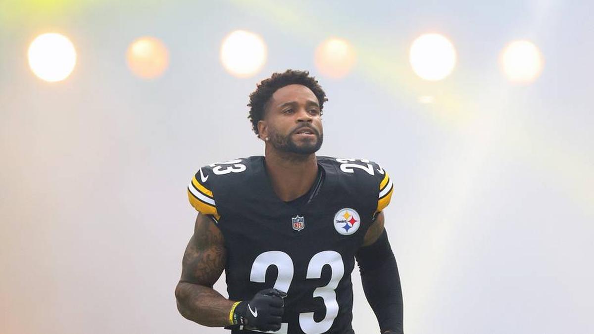  Nov 2, 2025; Pittsburgh, Pennsylvania, USA; Pittsburgh Steelers cornerback Darius Slay (23) reacts as he takes the field against the Indianapolis Colts at Acrisure Stadium. Mandatory Credit: Charles LeClaire-Imagn Images | Charles LeClaire-Imagn Images 
