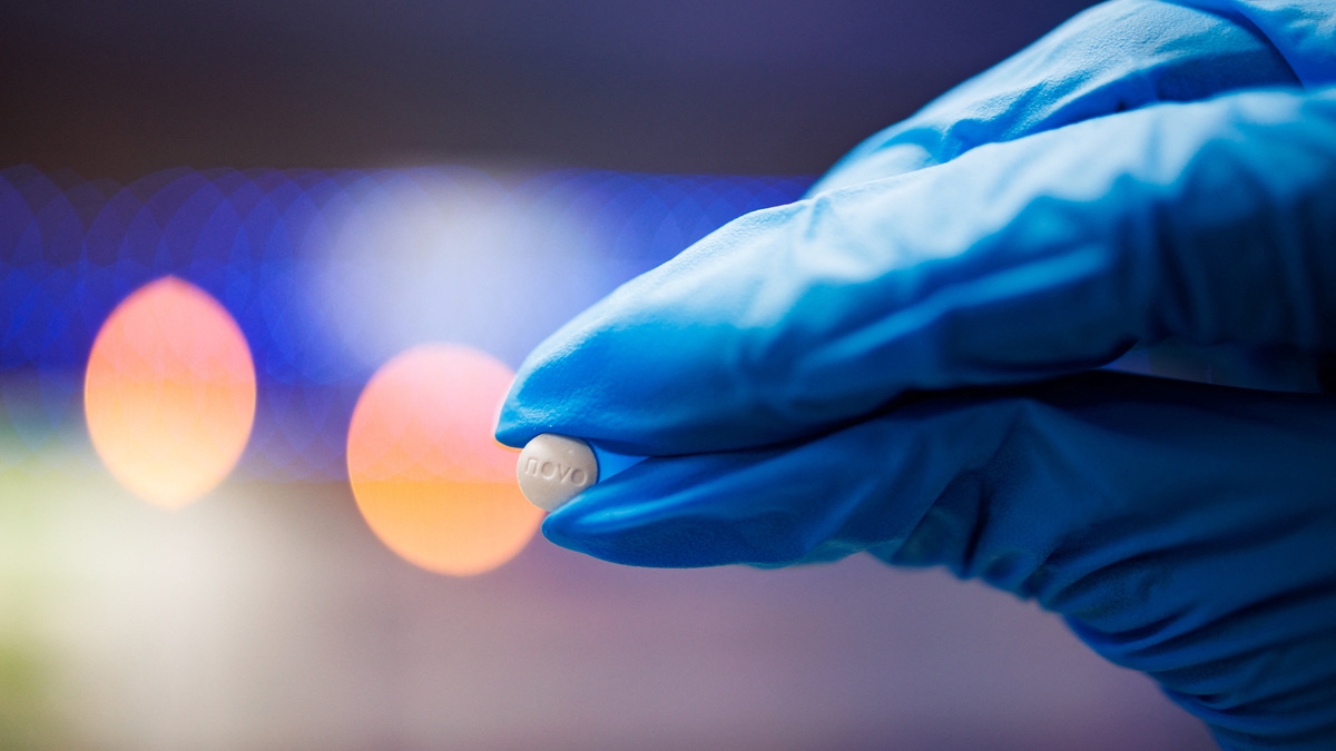 A person poses with a semaglutide tablet in this illustration picture taken in Schwenksville, Pennsylvania, U.S. June 16, 2026.  REUTERS/Hannah Beier/File Photo