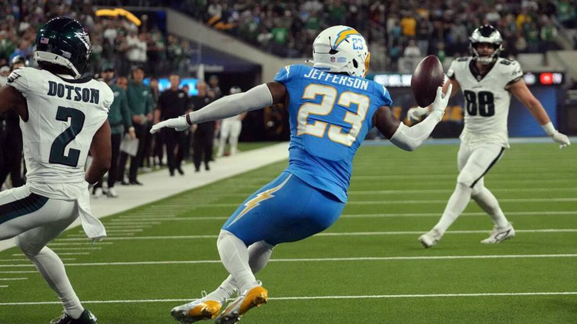 Los Angeles Chargers Cut Fan Favorite, Reliable Leader Again