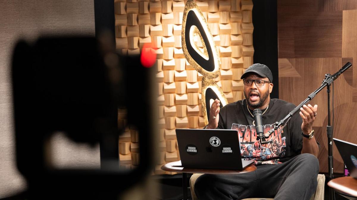 Hollywood, CA - May 7, 2026: Van Lathan makes his point while recording the podcast, "Higher Learning with Van Lathan and Rachel Lindsay," at Spotify's Sycamore Studios in Hollywood on Thursday, May 7, 2026. The podcast is distributed on Spotify through The Ringer. (Allen J. Schaben / Los Angeles Times)