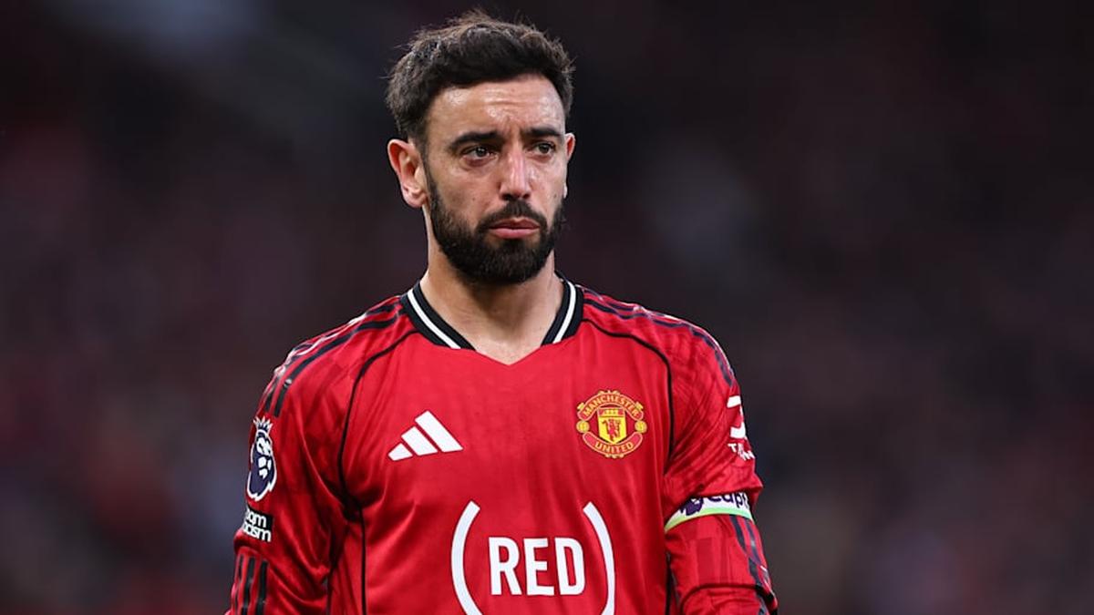  Bruno Fernandes continues to be linked with an exit from Man Utd. | Robbie Jay Barratt/AMA/Getty Images 