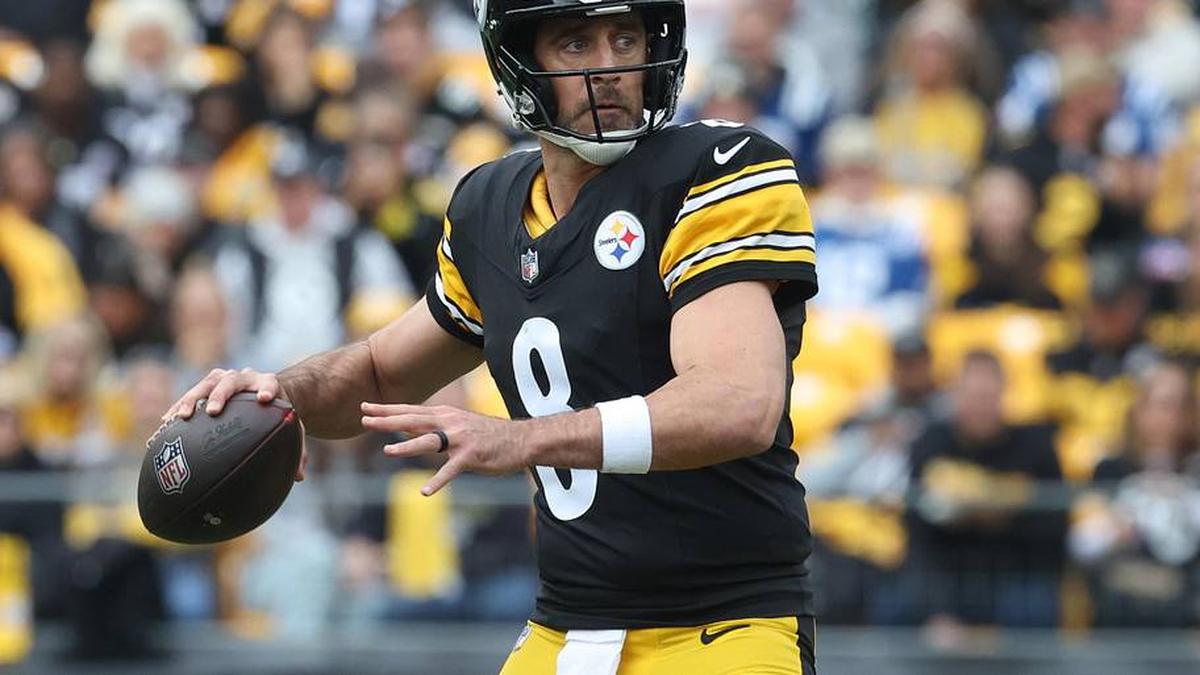  Nov 2, 2025; Pittsburgh, Pennsylvania, USA; Pittsburgh Steelers quarterback Aaron Rodgers (8) passes against the Indianapolis Colts during the second quarter at Acrisure Stadium. Mandatory Credit: Charles LeClaire-Imagn Images | Charles LeClaire-Imagn Images 