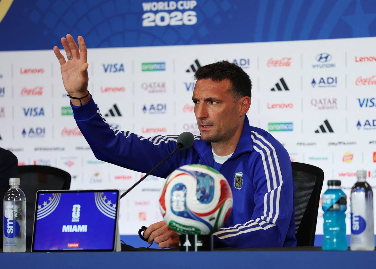  Argentina coach Lionel Scaloni during the press conference at Miami Stadium. REUTERS/Paul Childs