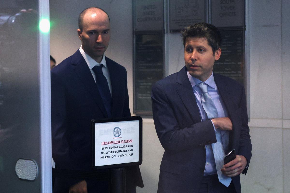 CEO of OpenAI Sam Altman walks in the courthouse to attend the trial in Elon Musk's lawsuit over OpenAI for-profit conversion at a federal courthouse in Oakland, California, U.S., April 30, 2026.  REUTERS/Manuel Orbegozo