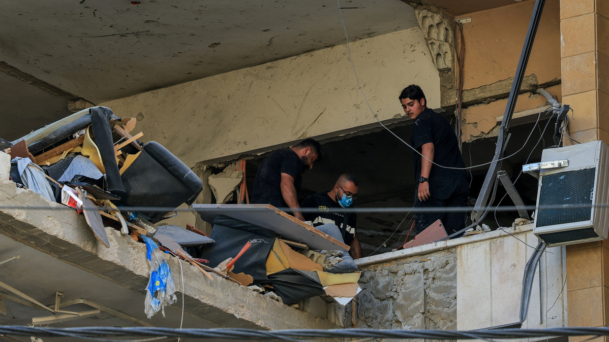 People inspect the damage inside a building following an Israeli strike on the southern suburbs of Beirut, Lebanon, June 7, 2026. REUTERS/Mohamed Azakir